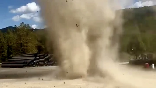 Hortum yanına kadar geldi