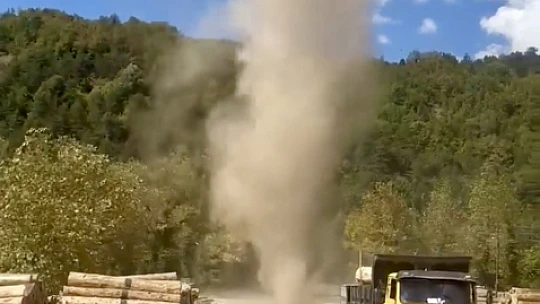Hortum yanına kadar geldi