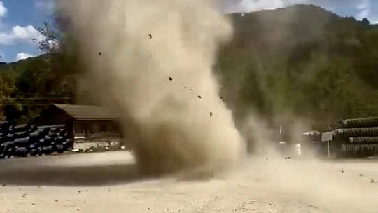 Hortum yanına kadar geldi