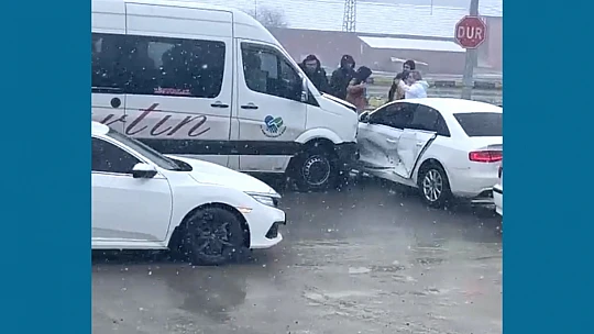 Polisevi kavşağında kaza