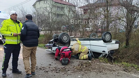 Otomobil ters döndü, yaralılar var