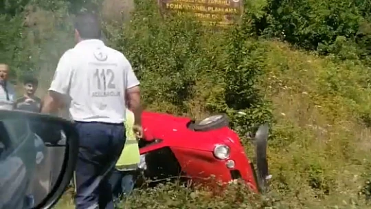 Yoldan çıkıp takla attı