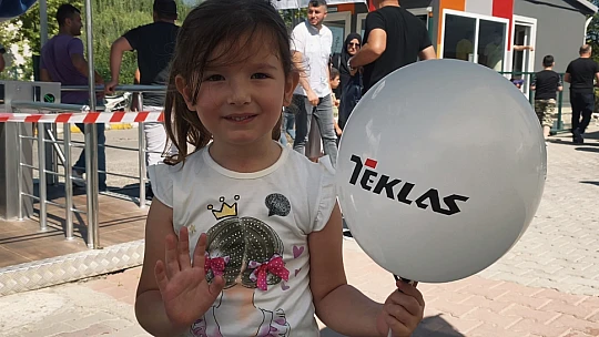 Fabrika bahçesi panayır yerine döndü