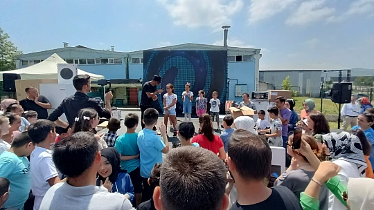 Fabrika bahçesi panayır yerine döndü