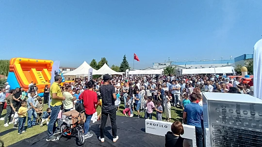 Fabrika bahçesi panayır yerine döndü