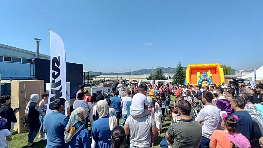 Fabrika bahçesi panayır yerine döndü