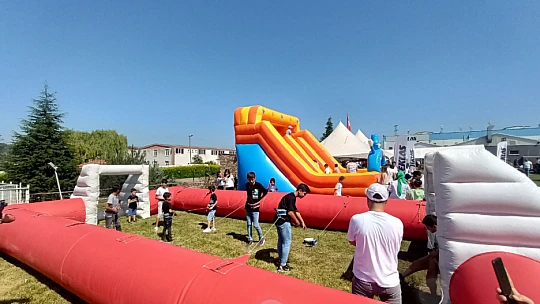 Fabrika bahçesi panayır yerine döndü