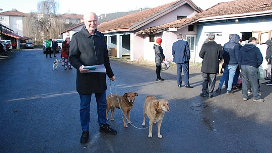 Kurum önünde kuyruk oluştu