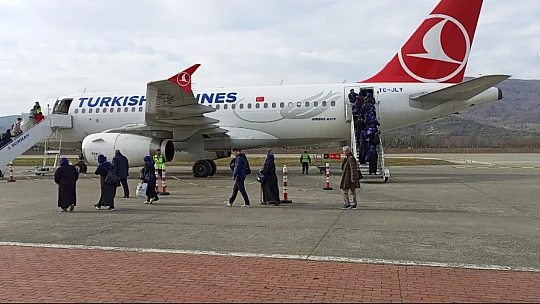Umre kafilesi dualarla uğurlandı