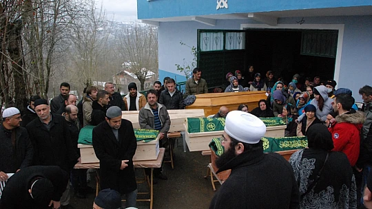 5 kişilik aile toprağa verildi