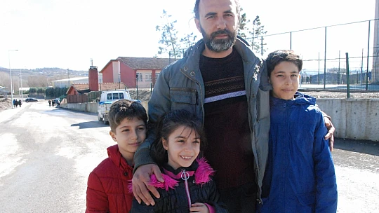 Kızıyla enkazda kaldı, komşuları kurtardı