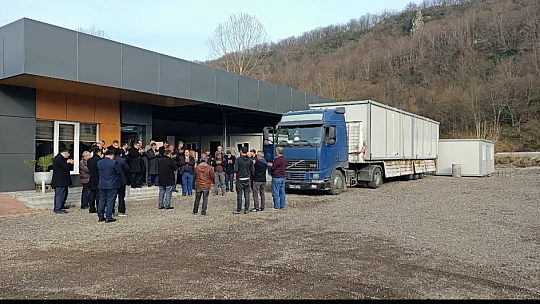 Bartın'dan depremzedelere 12 konteyner