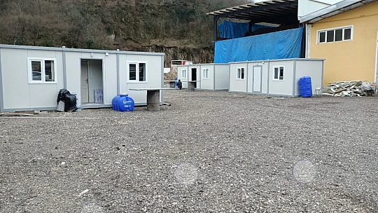 Bartın'dan depremzedelere 12 konteyner