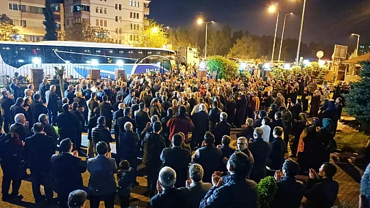 90 kişi dualarla Kutsal yolculuğa çıktı