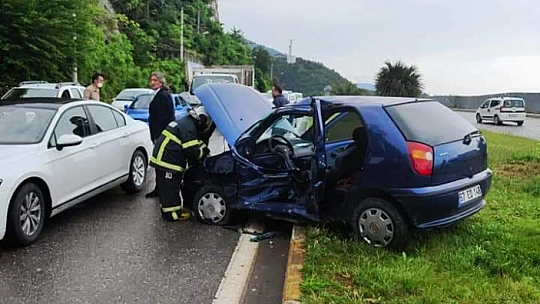 Ambulans ile otomobil çarpıştı, sürücü hayatını kaybetti