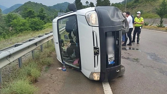 Orta refüje çarparak devrildi