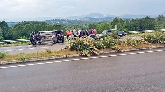 Orta refüje çarparak devrildi