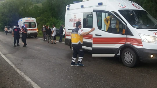 Kontrolden çıkan araç direğe çarptı