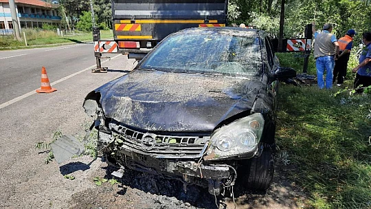 Tekneye çarpan Otomobil ırmağa uçtu