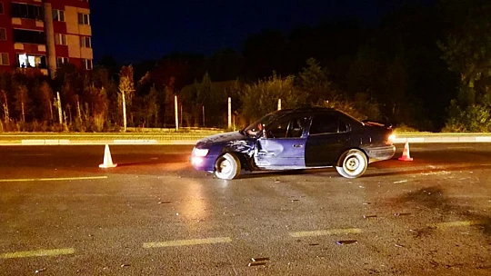 Otomobil ile motosiklet çarpıştı