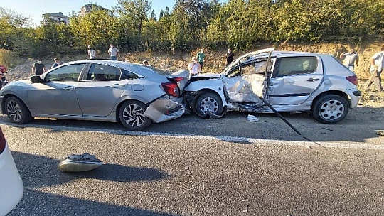 Türbe altında zincirleme kaza
