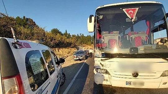 Türbe altında zincirleme kaza