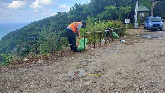 Bakacak çöplerden temizlendi