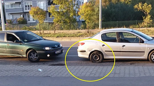 Motosiklet ile otomobil çarpıştı