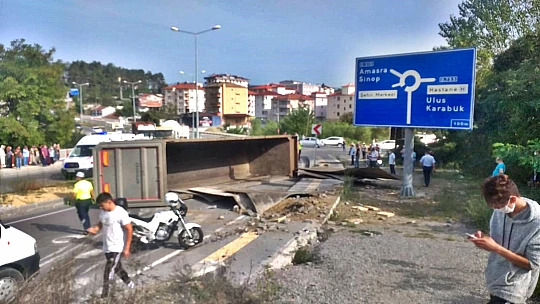 Çevre yolunda kaza, tır devrildi