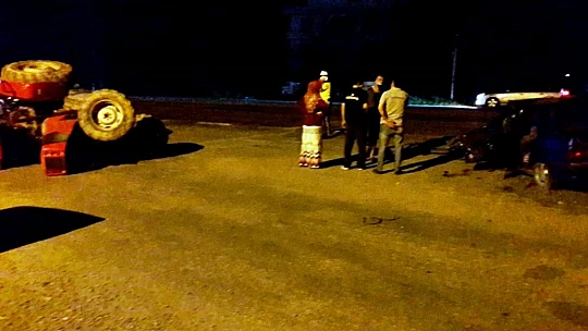 Otomobil ile traktör çarpıştı