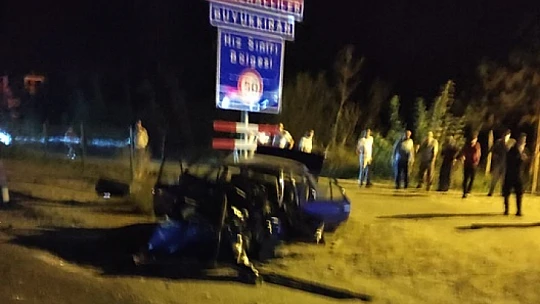Otomobil ile traktör çarpıştı