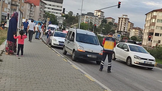 Küçük Çocuğa Araba Çarptı