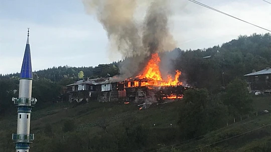 Korkunç yangın, evler alevlere teslim