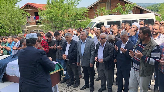 Maden işçisi toprağa verildi