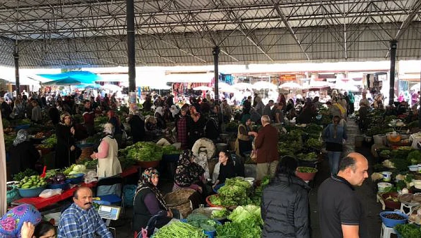 Galla pazarında sebze bolluğu