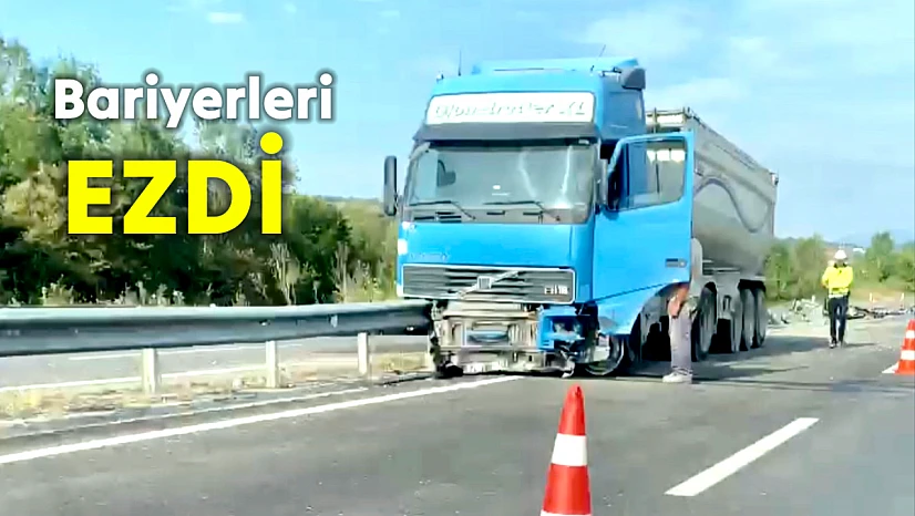 Kontrolden çıkan tır bariyerleri ezdi